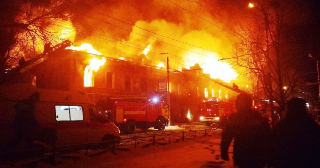 В тушении пожара в городе Саратове задействован пожарный поезд