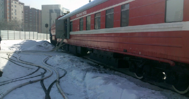 Пожарные поезда ФГП ВО ЖДТ России тушили склад в Новосибирске