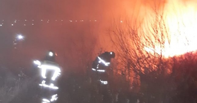 В тушении пожара задействован пожарный поезд станции Белово