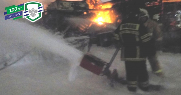 В ликвидации пожара на НПЗ в Ухте принял участие пожарный поезд ФГП ВО ЖДТ России