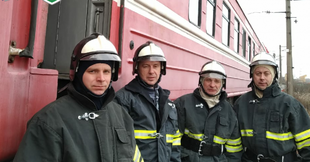 В тушении крупного пожара на складе Подмосковья задействованы пожарные поезда ФГП ВО ЖДТ России