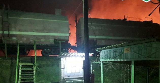 Пожарные поезда ФГП ВО ЖДТ России участвовали в тушении пожара за полосой отвода в Ростове-на-Дону
