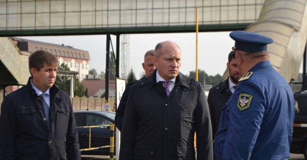 Министр МЧС России Александр Куренков посетил пожарный поезд ведомственной охраны железнодорожного транспорта РФ во главе делегации МЧС Беларуси, Казахстана и России