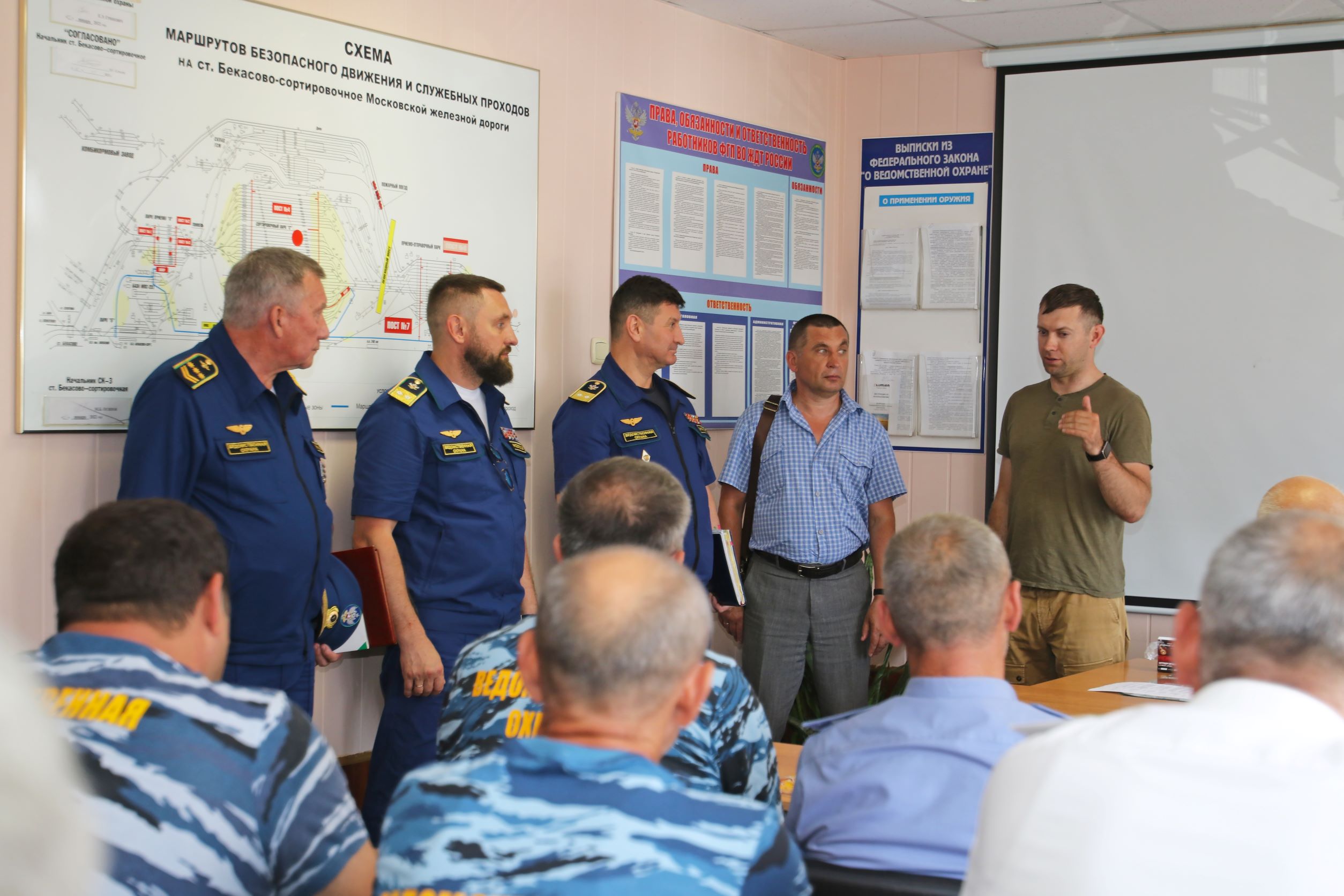 В Москве проведены учебные сборы старших нарядов специализированных групп  филиала ФГП ВО ЖДТ России на Северо-